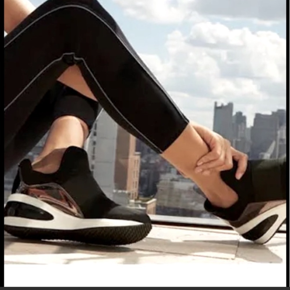 DKNY Sneakers✨